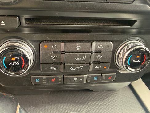 Used 2016 Ford F150 Lariat w/ Equipment Group 502A Luxury AWD/4WD image 11