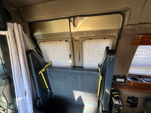 Used 2005 Chevrolet Express 1500 w/ Preferred Equipment Group image 5