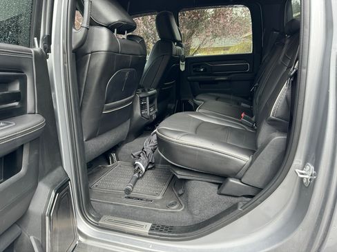 Used 2022 RAM 5500 4x4 Crew Cab image 5