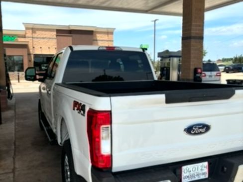Used 2017 Ford F250 XLT w/ XLT Value Package image 2