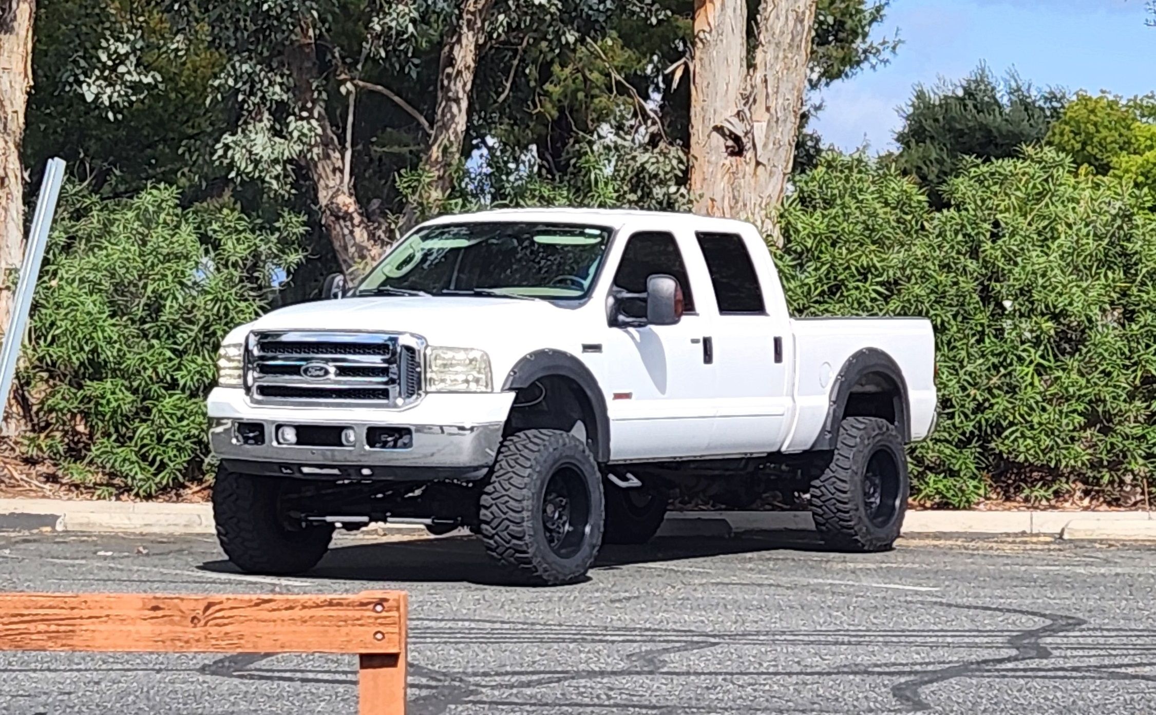 Used 2005 Ford F350 Lariat AWD/4WD image 1