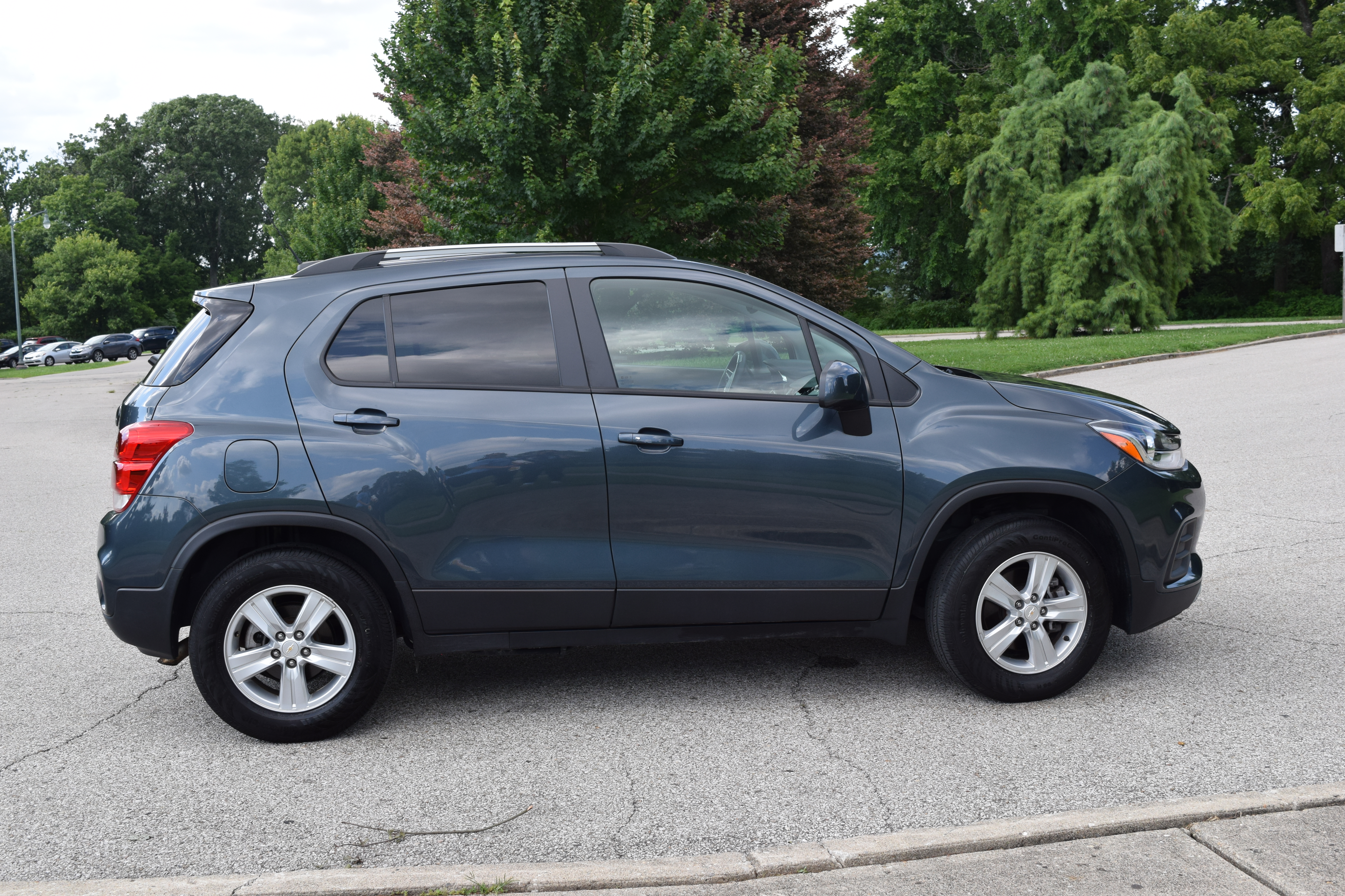 Used 2022 Chevrolet Trax LT w/ Premium Seat Package AWD/4WD image 5