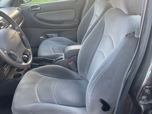Used 2001 Chrysler Sebring LXi FWD image 8