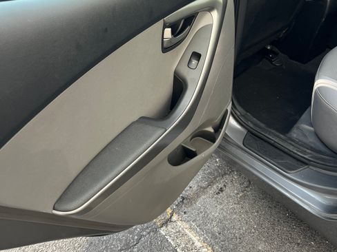 Used 2013 Hyundai Elantra GLS image 16