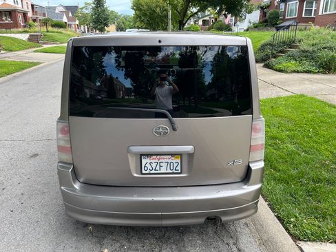 Used 2004 Scion xB FWD image 9