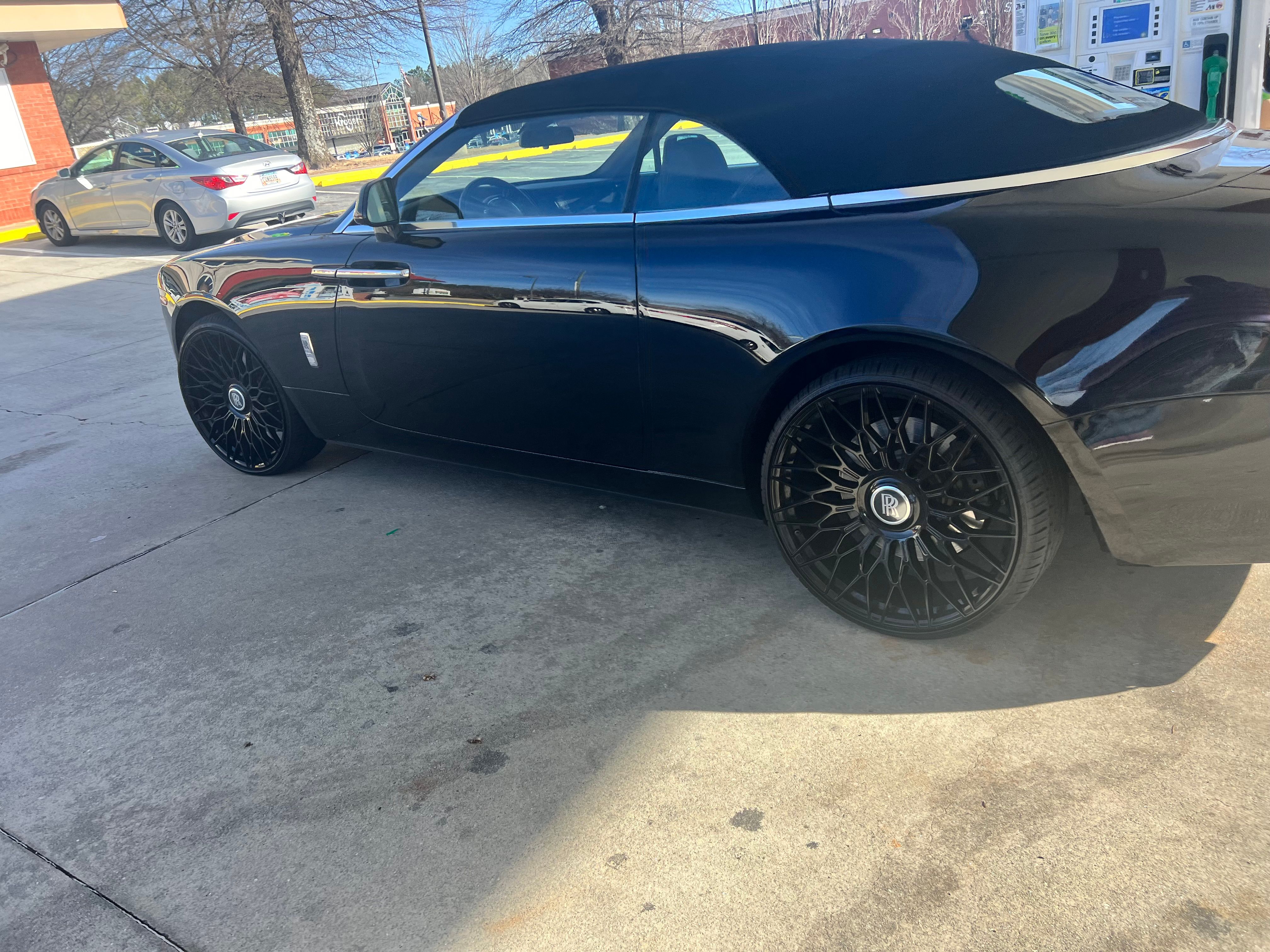 Used 2016 Rolls-Royce Dawn RWD image 14