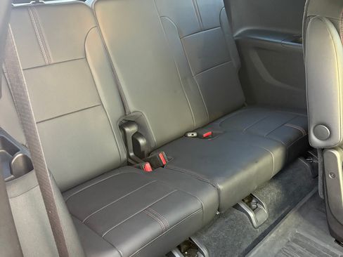 Used 2022 Chevrolet Traverse RS w/ LPO, Floor Liner Package AWD/4WD image 9