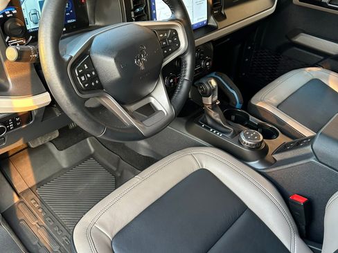 Used 2023 Ford Bronco Wildtrak image 13