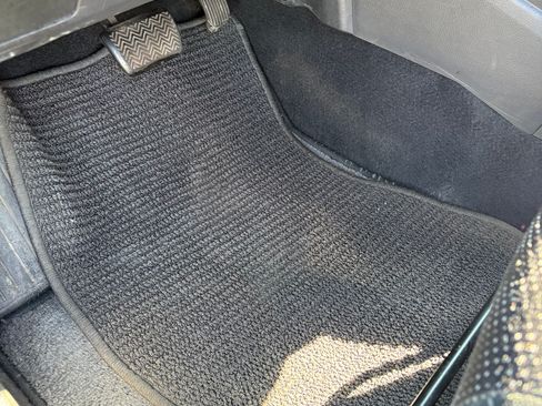 Used 2009 Pontiac Vibe AWD w/ Sun And Sound Package image 16