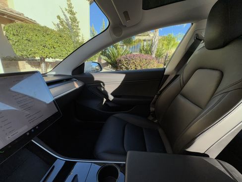 Used 2018 Tesla Model 3 Long Range image 11