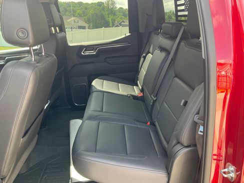 Used 2023 GMC Sierra 1500 SLT w/ SLT Premium Plus Package AWD/4WD image 8