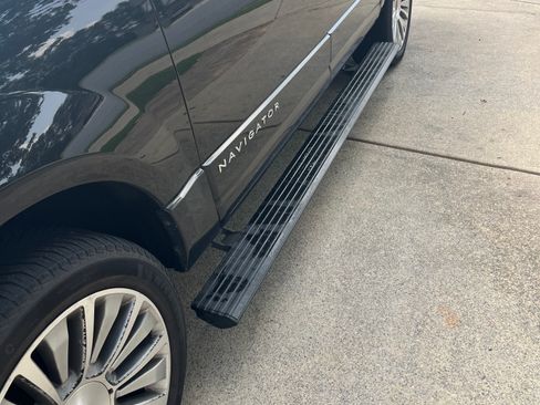 Used 2015 Lincoln Navigator L 2WD image 2
