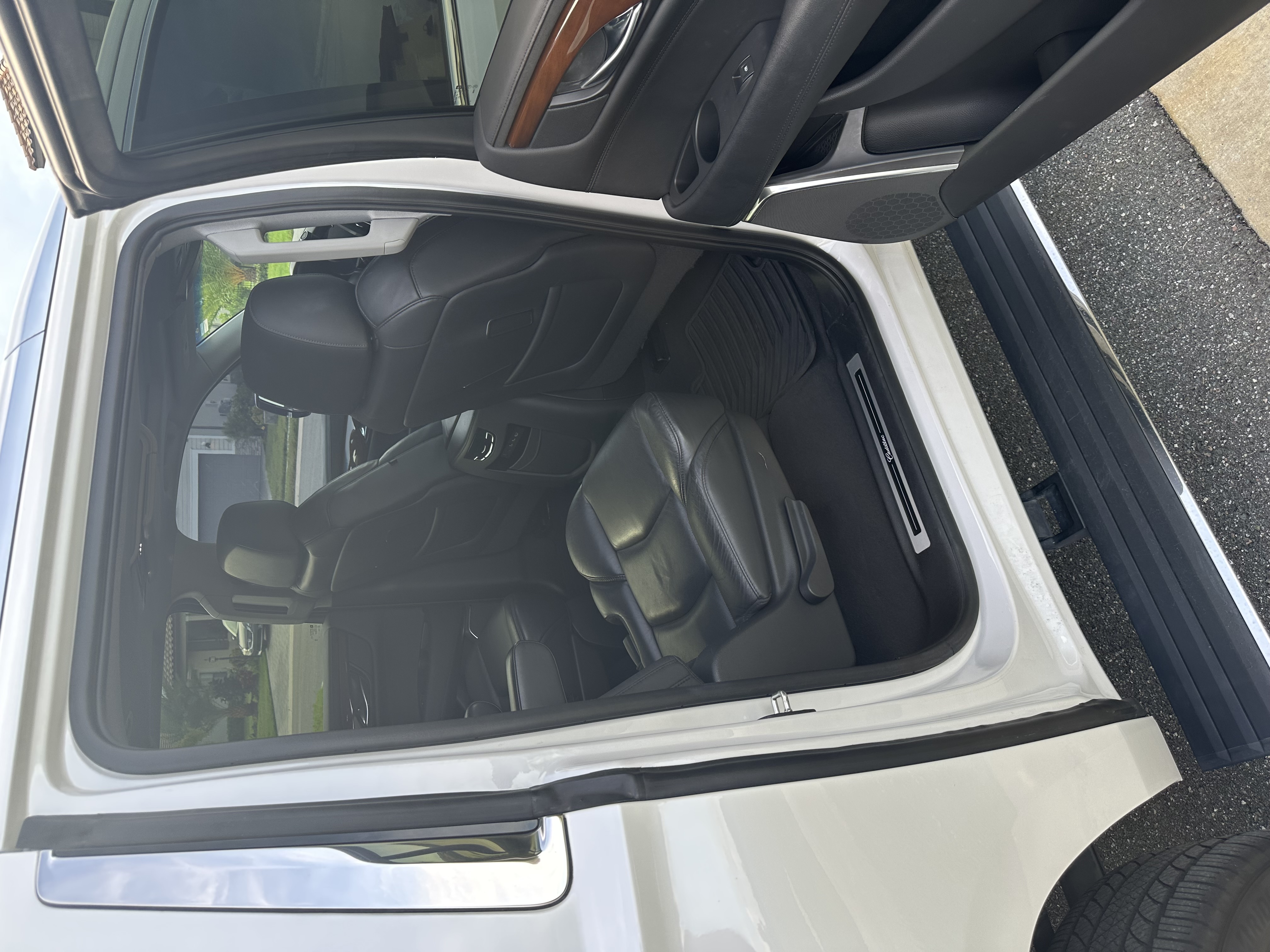 Used 2019 Cadillac Escalade ESV Premium Luxury RWD image 8