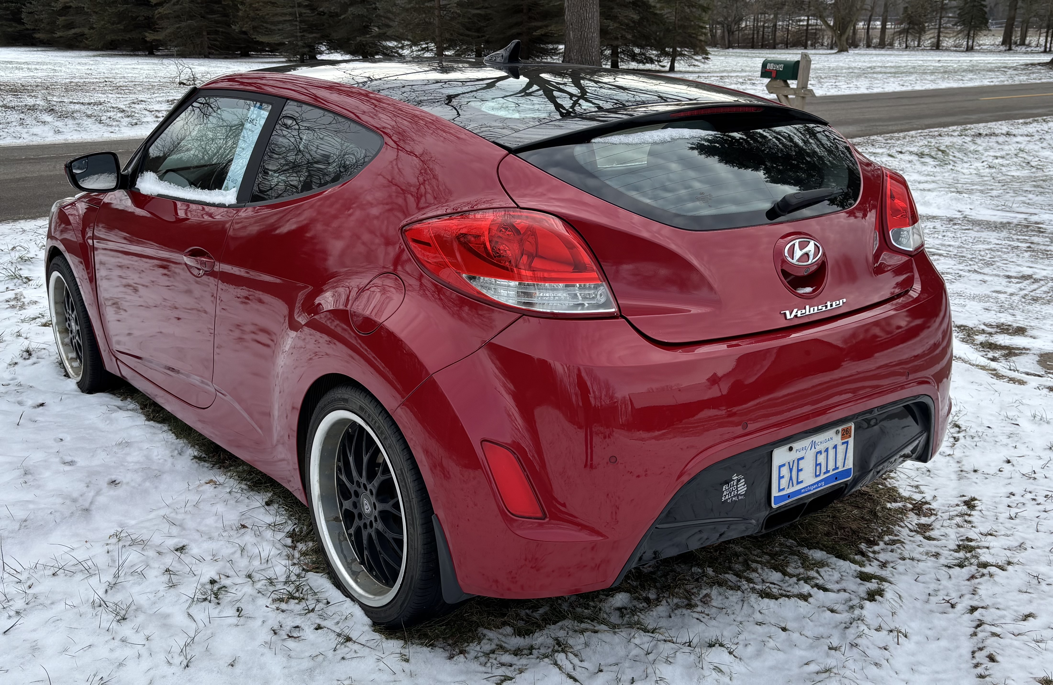 Used 2015 Hyundai Veloster w/ Option Group 03 FWD image 4