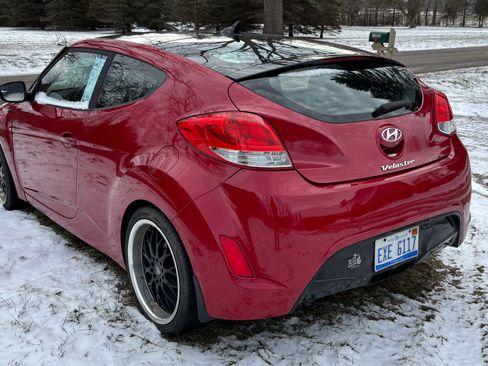 Used 2015 Hyundai Veloster w/ Option Group 03 image 4