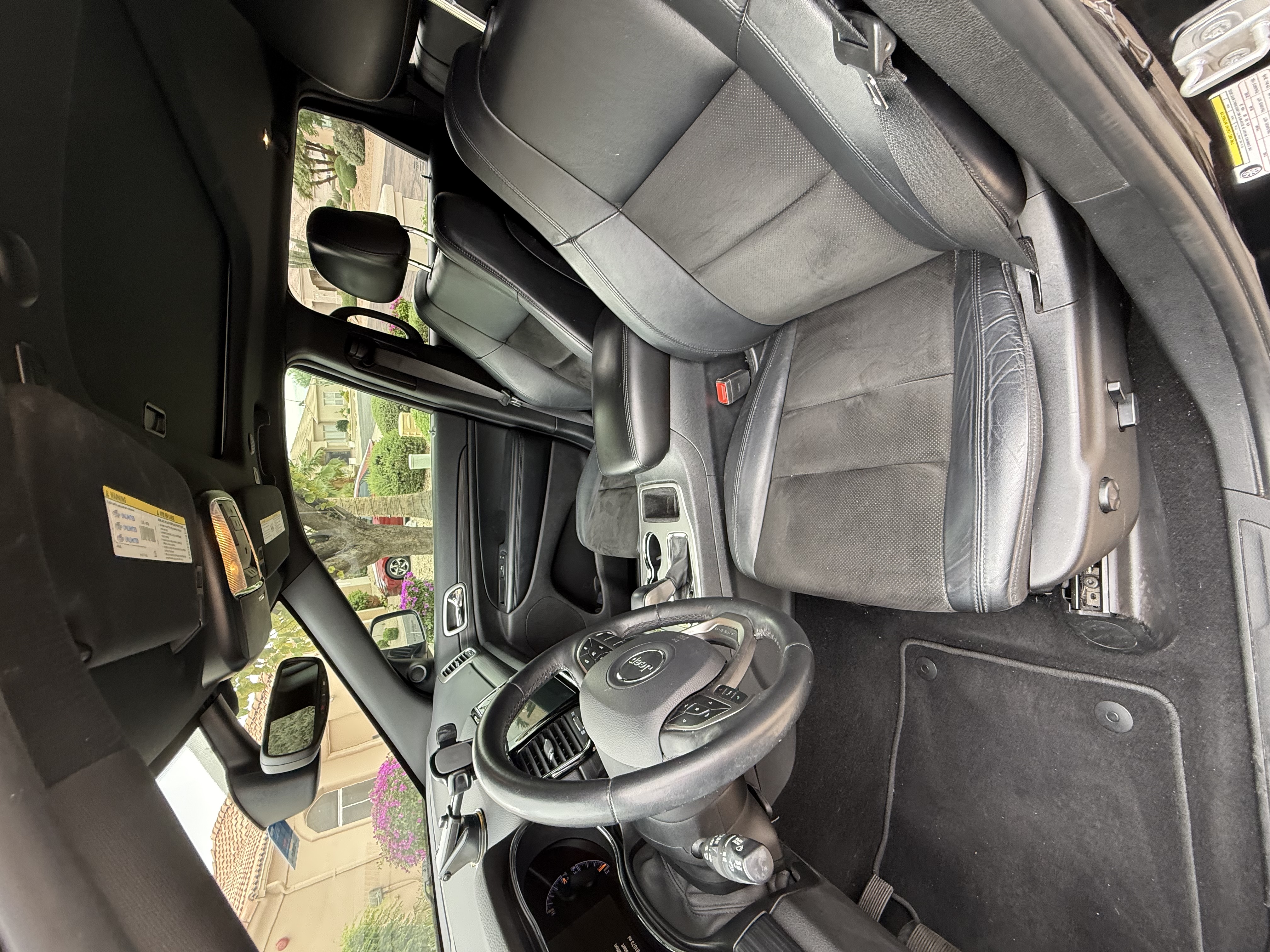 Used 2019 Jeep Grand Cherokee Altitude AWD/4WD image 9