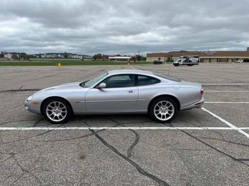Used 2001 Jaguar XK8 Coupe RWD image 9