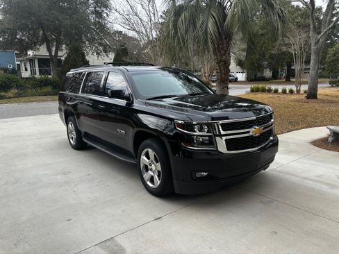 Used 2017 Chevrolet Suburban LT image 9