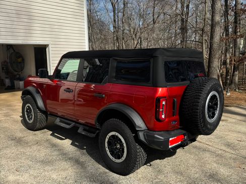 Used 2024 Ford Bronco Badlands image 2