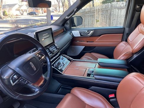 Used 2018 Lincoln Navigator Reserve w/ Technology Package image 11
