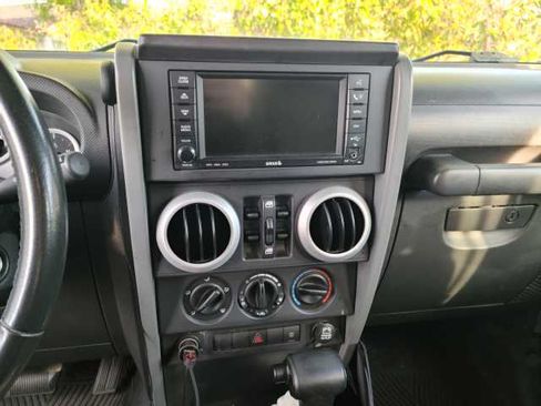 Used 2008 Jeep Wrangler Unlimited Sahara w/ Dual Top Group image 28