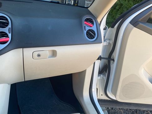 Used 2013 Volkswagen Tiguan S FWD image 9