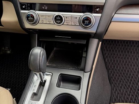 Used 2017 Subaru Outback 3.6R Limited image 19