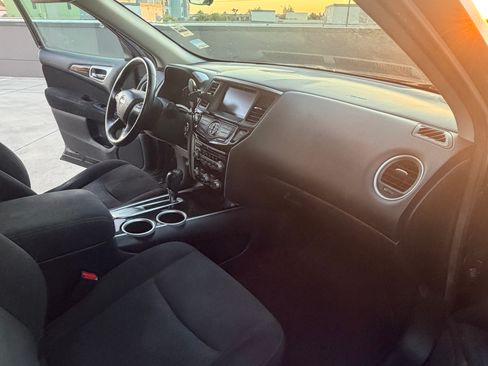 Used 2014 Nissan Pathfinder SV FWD image 6