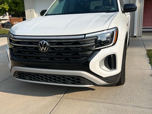 Used 2024 Volkswagen Atlas Peak Edition SE AWD/4WD image 1