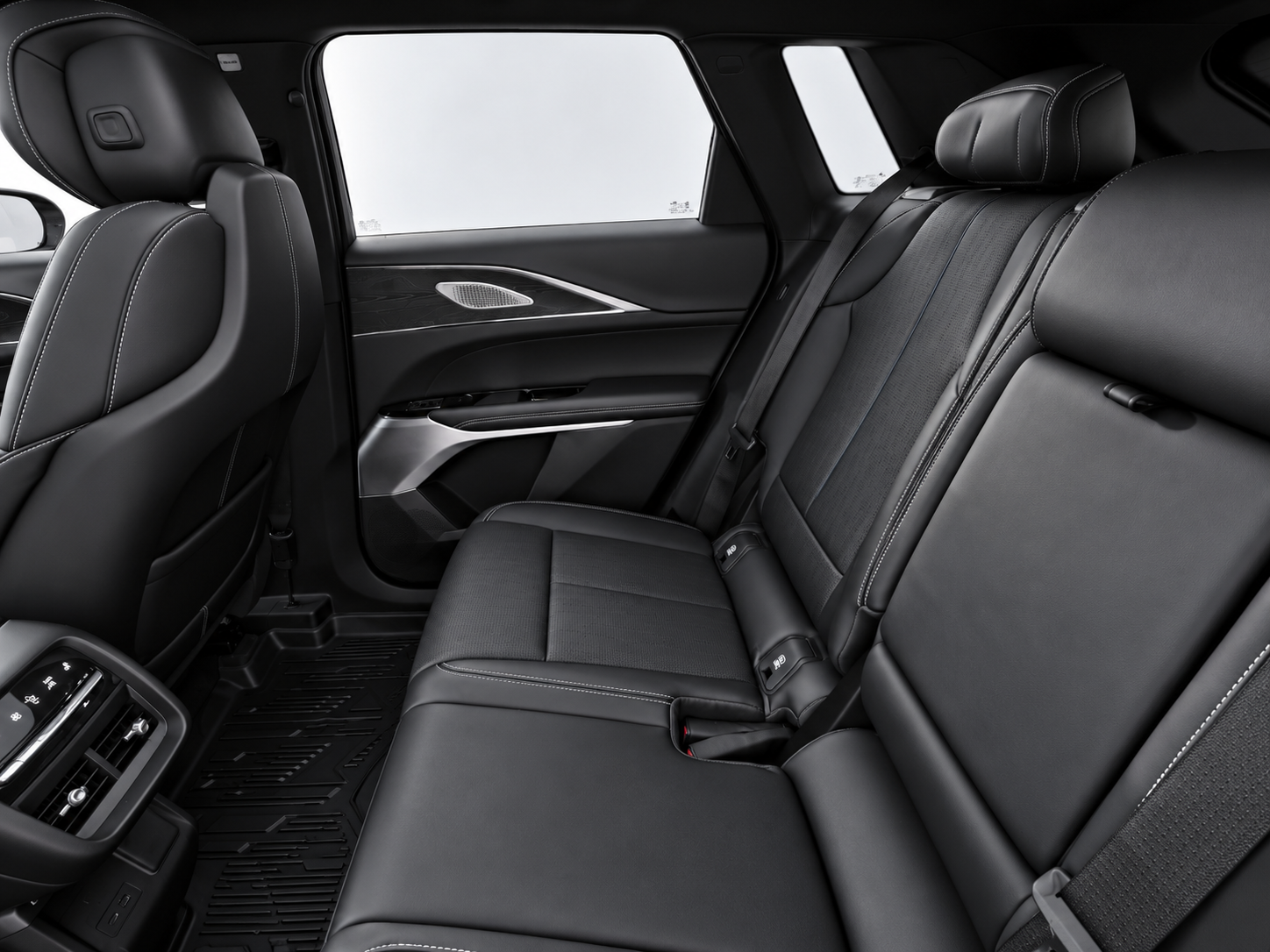 Used 2024 Cadillac Lyriq Luxury w/ LPO, Floor Liner Package AWD/4WD image 21
