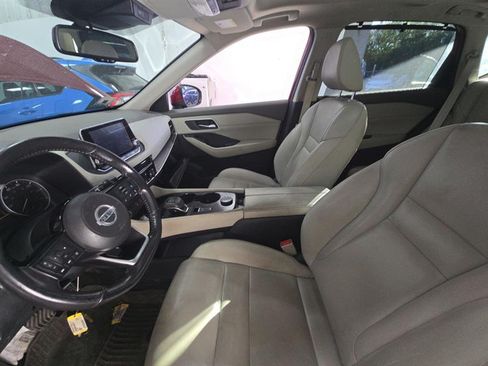 Used 2021 Nissan Rogue SL image 2