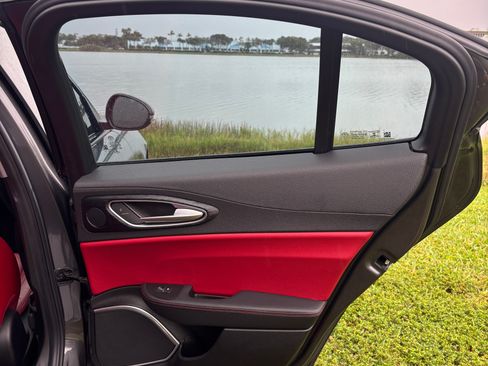 Used 2019 Alfa Romeo Giulia w/ Nero Edizione image 16