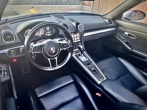 Used 2017 Porsche 718 Boxster S image 10