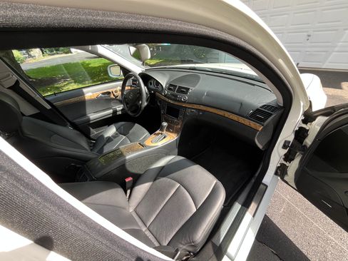 Used 2009 Mercedes-Benz E 350 Sedan image 10