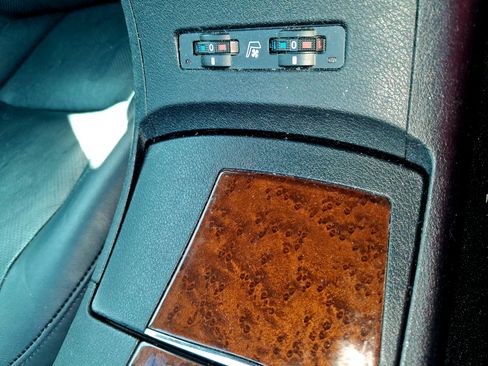 Used 2010 Lexus ES 350 w/ Preferred Accessory Package FWD image 9