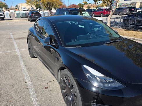 Used 2022 Tesla Model 3 Performance image 4
