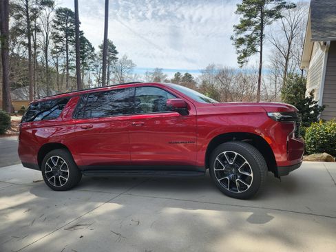 Used 2024 Chevrolet Suburban RST w/ Luxury Package image 2