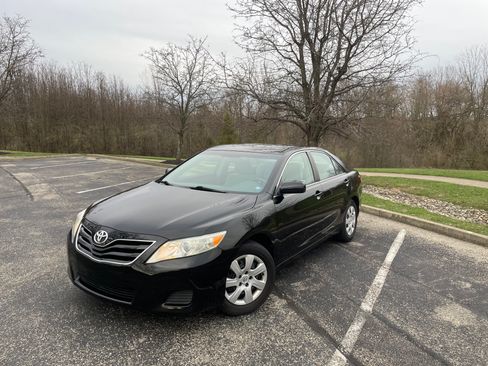Used 2011 Toyota Camry LE image 4