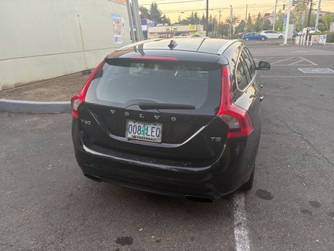 Used 2015 Volvo V60 T5 Premier image 8