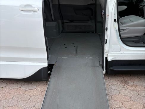 Used 2016 Toyota Sienna LE image 6