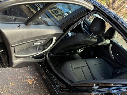 Used 2017 BMW 320i Sedan image 12