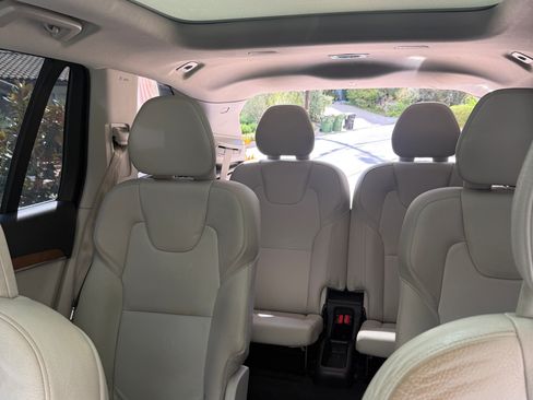 Used 2021 Volvo XC90 T8 Inscription Expression w/ Protection Package Premier AWD/4WD image 10
