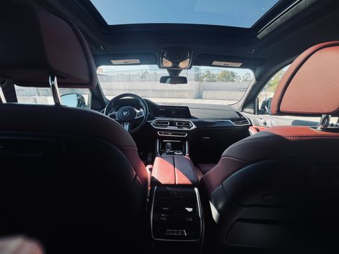 Used 2022 BMW X6 M50i w/ Executive Package image 17