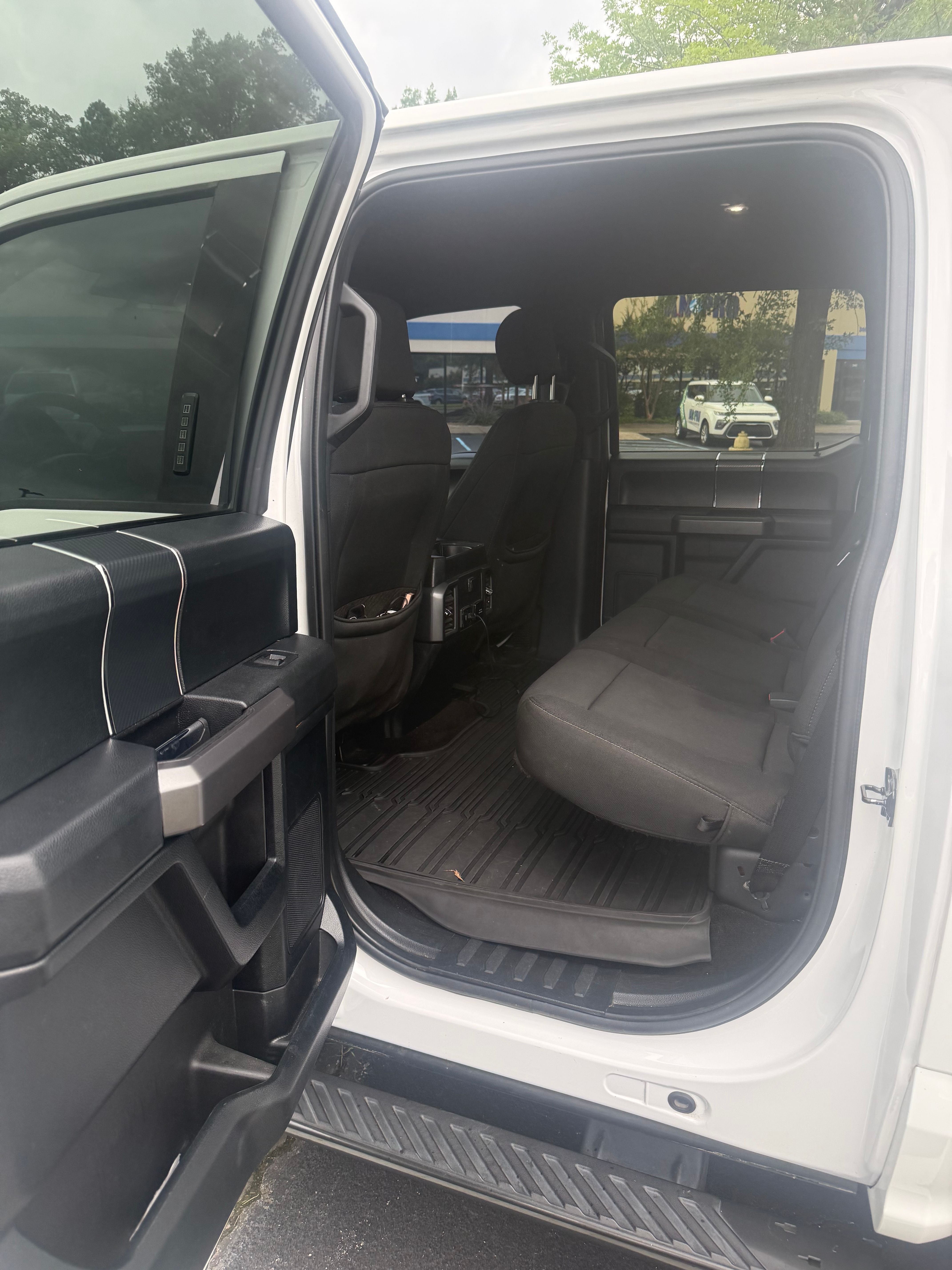 Used 2019 Ford F150 XLT w/ Equipment Group 302A Luxury AWD/4WD image 9