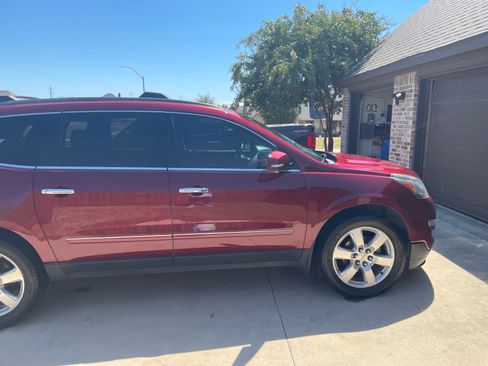 Used 2015 Chevrolet Traverse LTZ FWD image 2