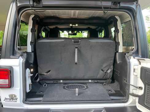 Used 2023 Jeep Wrangler Rubicon w/ Cold Weather Group AWD/4WD image 21