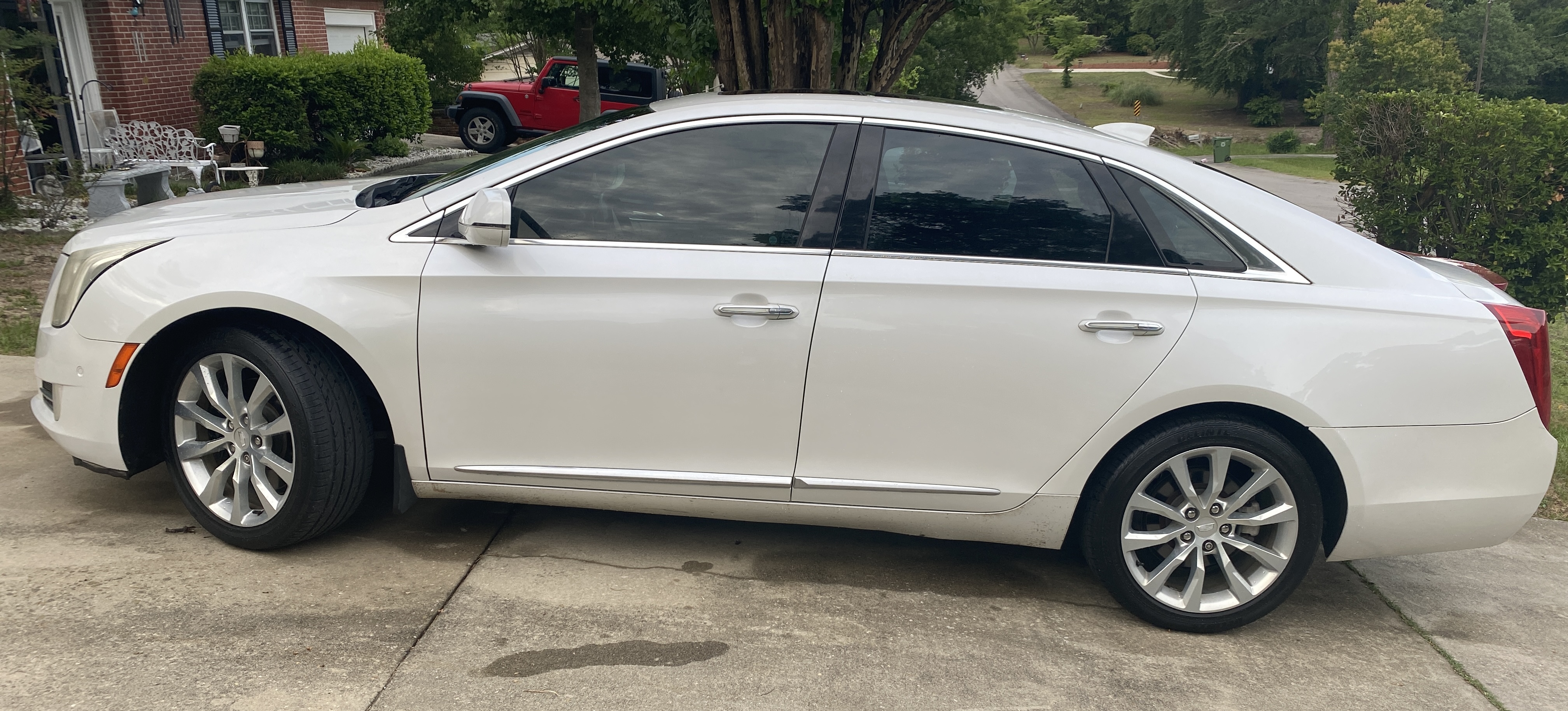 Used 2016 Cadillac XTS Luxury w/ Driver Awareness Package FWD image 12