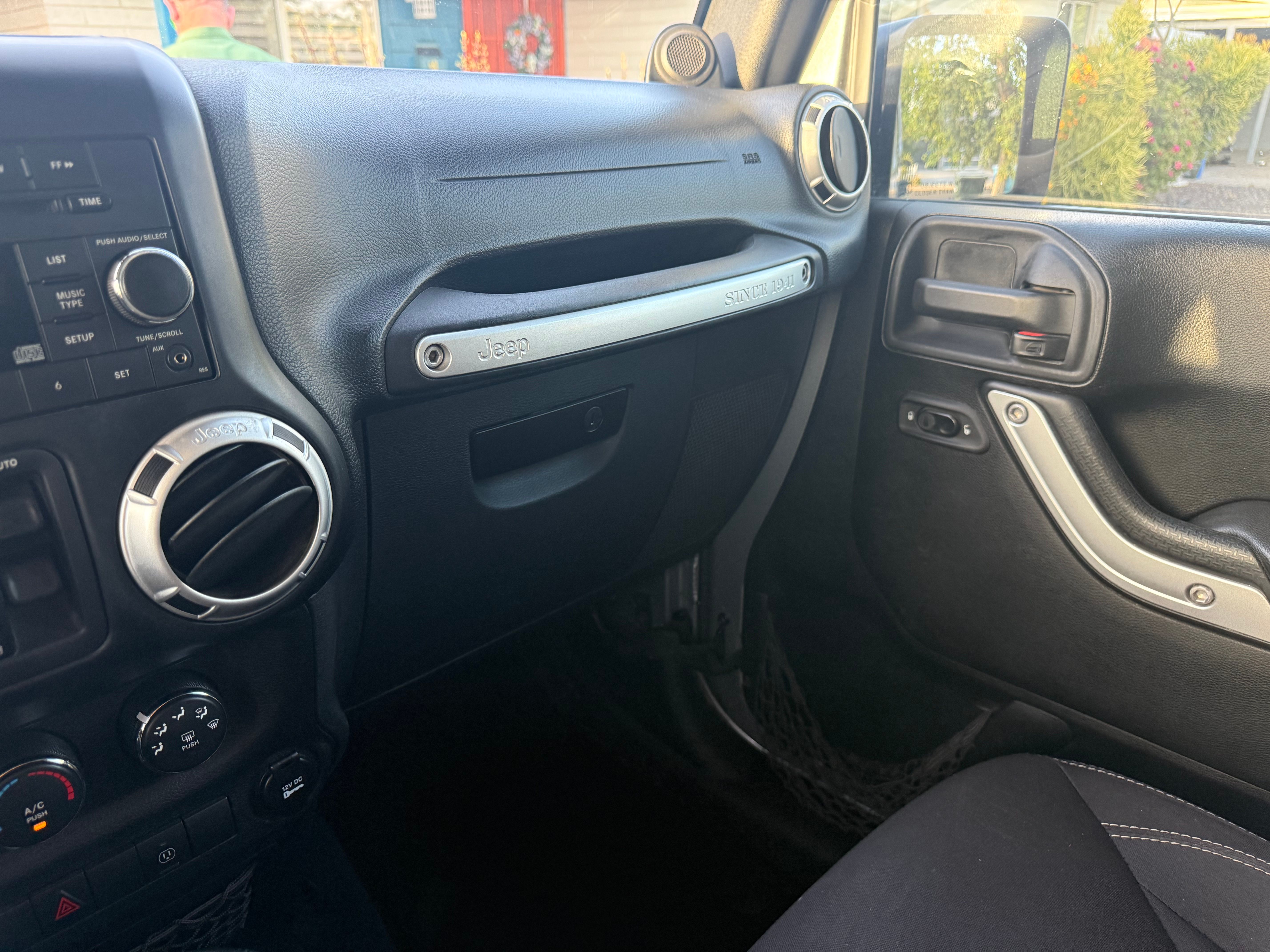 Used 2014 Jeep Wrangler Unlimited Sahara AWD/4WD image 21