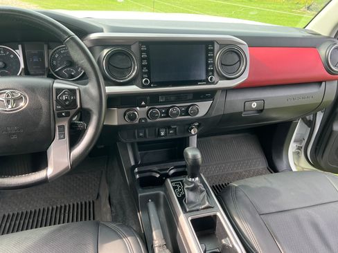 Used 2022 Toyota Tacoma SR5 AWD/4WD image 6