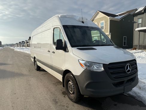 Used 2023 Mercedes-Benz Sprinter 2500 image 2
